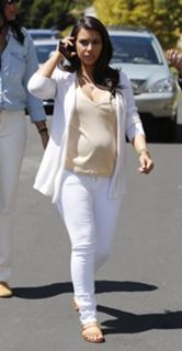 Kim Kardashian feet photo thumbnail
