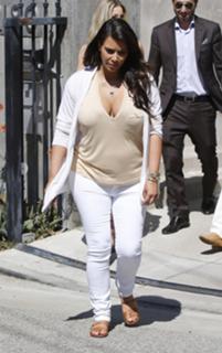 Kim Kardashian feet photo thumbnail