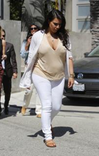 Kim Kardashian feet photo thumbnail