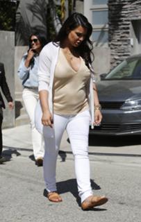 Kim Kardashian feet photo thumbnail