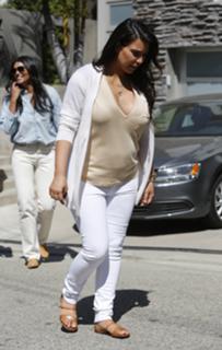 Kim Kardashian feet photo thumbnail