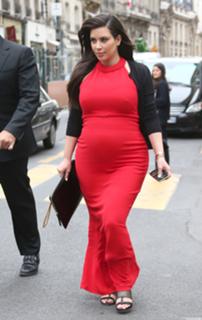 Kim Kardashian feet photo thumbnail