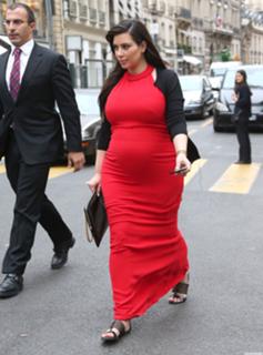 Kim Kardashian feet photo thumbnail