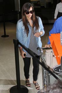 Kim Kardashian feet photo thumbnail