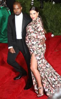 Kim Kardashian feet photo thumbnail