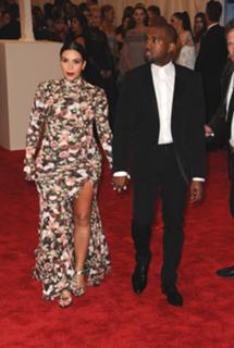 Kim Kardashian feet photo thumbnail