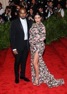 Kim Kardashian feet photo thumbnail