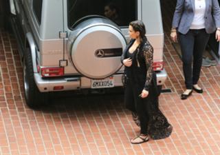 Kim Kardashian feet photo thumbnail