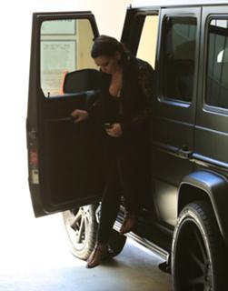 Kim Kardashian feet photo thumbnail