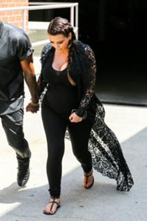 Kim Kardashian feet photo thumbnail