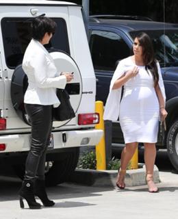 Kim Kardashian feet photo thumbnail