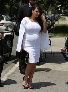 Kim Kardashian feet photo thumbnail