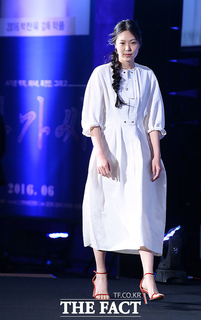 Kim Min-hee feet photo 17
