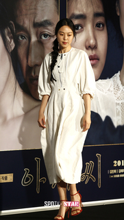 Kim Min-hee feet photo 14