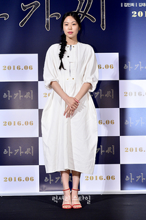Kim Min-hee feet photo 13