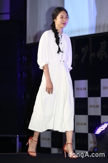 Kim Min-hee feet photo 10