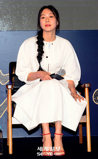 Kim Min-hee feet photo 1