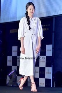 Kim Min-hee feet photo 17
