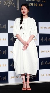 Kim Min-hee feet photo 15