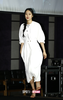 Kim Min-hee feet photo 14