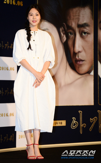 Kim Min-hee feet photo 12