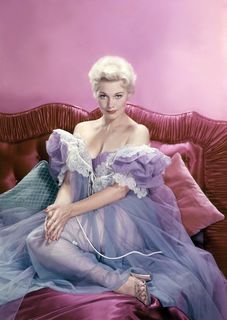 Kim Novak feet photo thumbnail