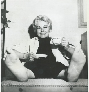 Kim Novak feet photo thumbnail