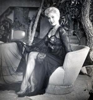 Kim Novak feet photo thumbnail