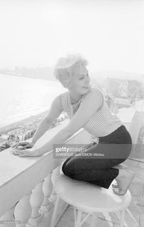 Kim Novak feet photo thumbnail