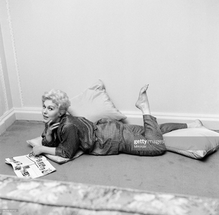 Kim Novak feet photo thumbnail