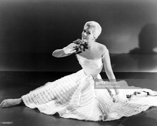 Kim Novak feet photo thumbnail