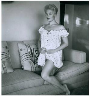 Kim Novak feet photo thumbnail