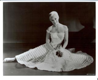 Kim Novak feet photo thumbnail