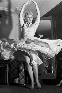 Kim Novak feet photo thumbnail