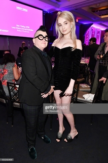 Kim Petras feet photo 9