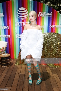 Kim Petras feet photo 18