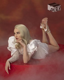 Kim Petras feet photo 9