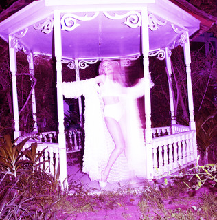 Kim Petras feet photo 4
