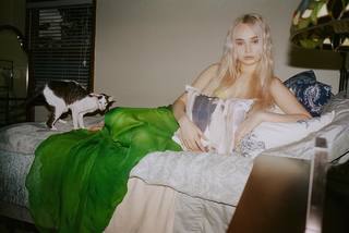 Kim Petras feet photo 9