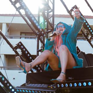 Kim Petras feet photo 16