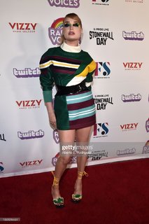 Kim Petras feet photo 16