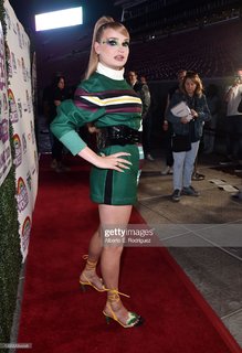 Kim Petras feet photo 15
