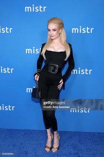 Kim Petras feet photo 5