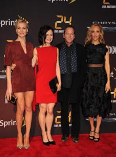 Kim Raver feet photo thumbnail