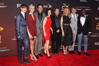 Kim Raver feet photo thumbnail