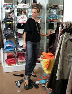Kim Raver feet photo thumbnail