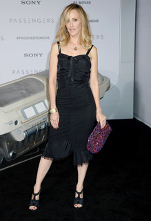 Kim Raver feet photo thumbnail