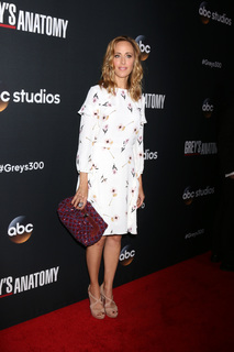 Kim Raver feet photo thumbnail