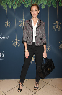 Kim Raver feet photo thumbnail
