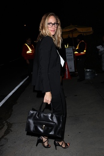 Kim Raver feet photo thumbnail